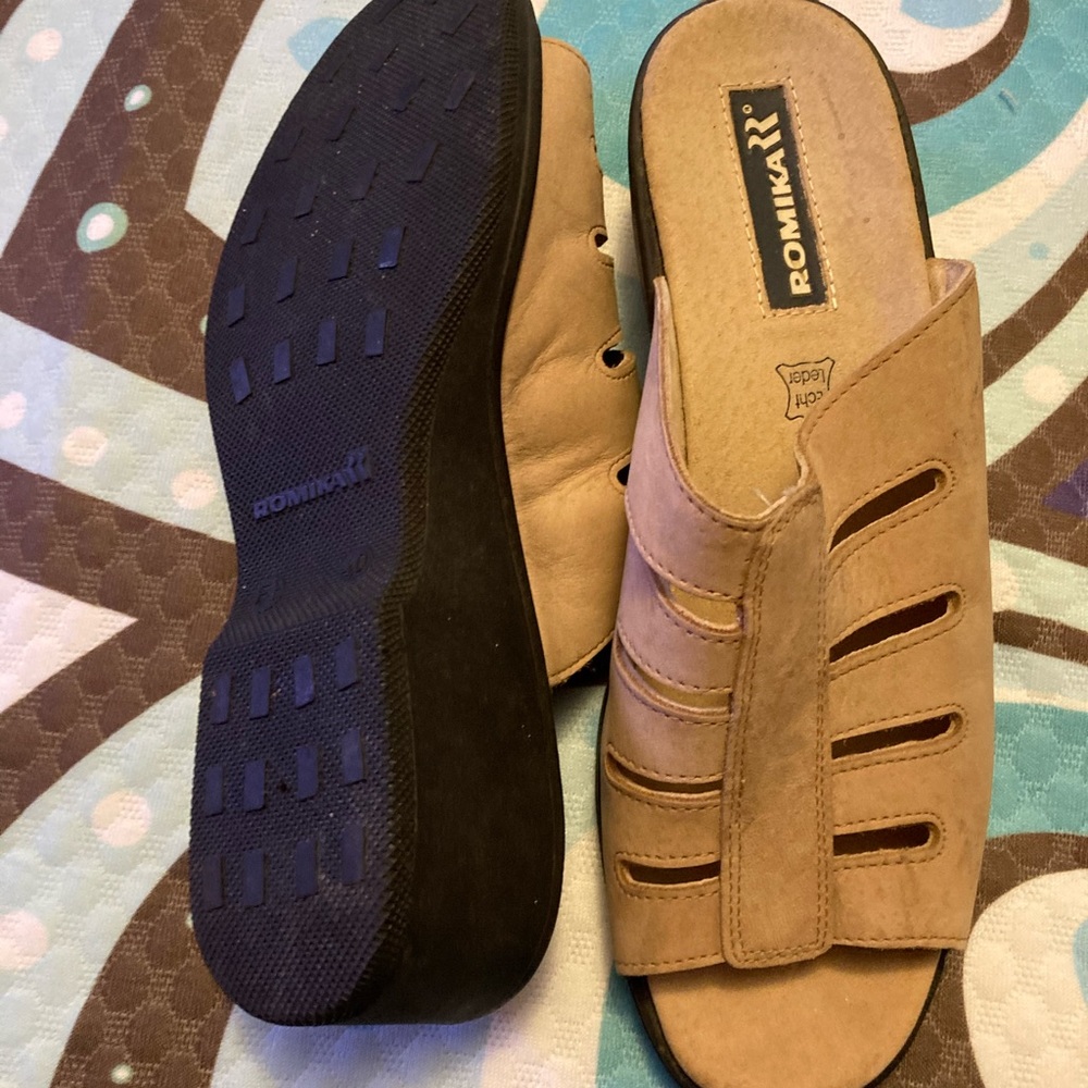 Sandals - Picture 5 of 10